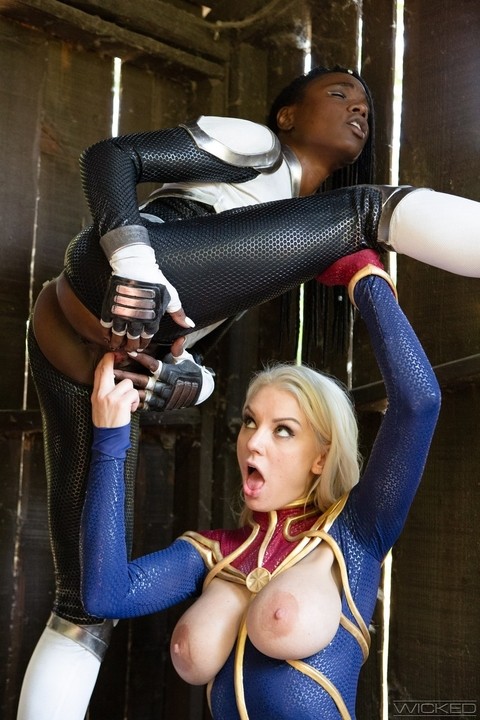 Hot blonde and a black chick eat ass during lesbian sex in cosplay attire | Фото 11