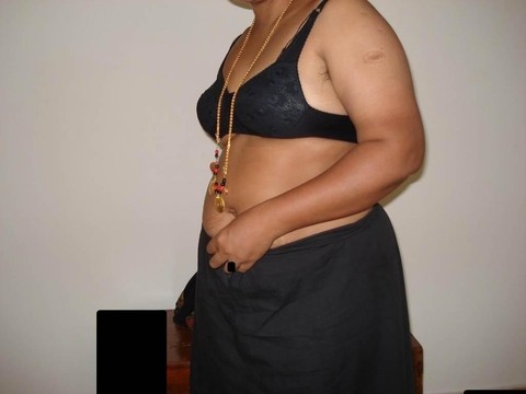 Overweight Indian housewife sports a braided ponytail while getting naked | Фото 3