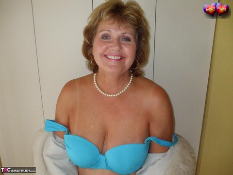 Mature amateur Busty Bliss frees her tan lined tits from a bra and fur coat | Фото 12