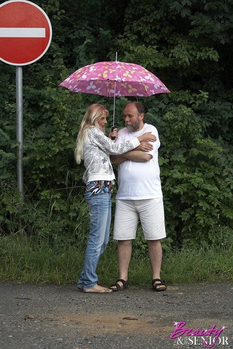 Sexy blonde teen dries off an old man caught in the rain and fucks him too | Фото 1