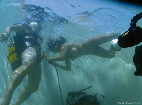 Asian chick dons scuba gear to suck cock and have sex underwater | Фото 3