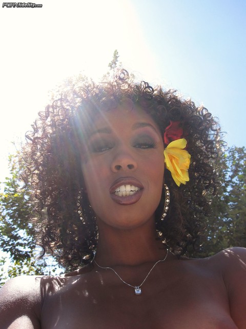 Gorgeous ebony chick with tiny tits Misty Stone displays her hot body outdoors | Фото 15