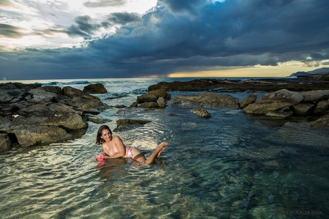 Hot mature woman Roni Ford strips to nylons before slipping into the ocean | Фото 16