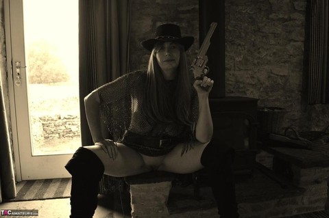 Busty amateur Barby Slut poses for a black-and-white Western themed shoot | Фото 7