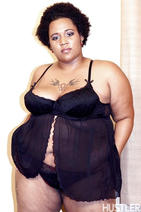 Mature ebony fatty Kitten posing for solo shoot in lingerie and heels | Фото 1