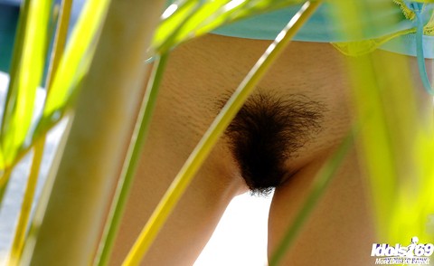 Asian coed Hikari Hino revealing her perfect bosoms and hairy pussy outdoor | Фото 14