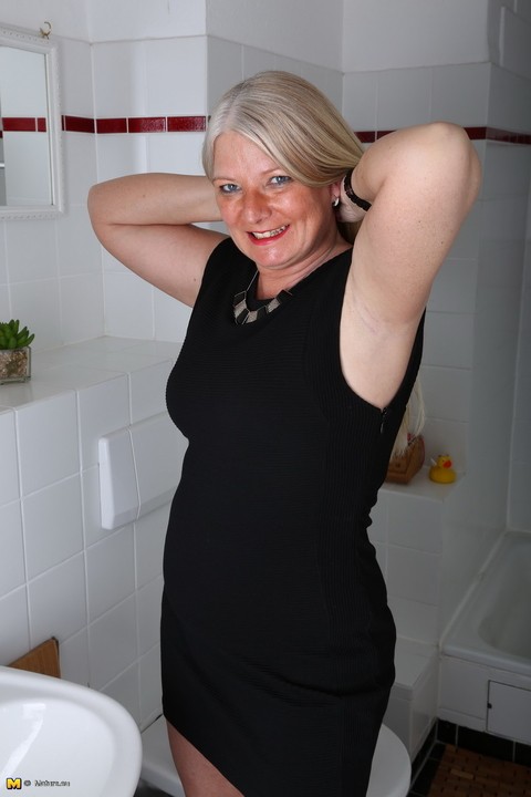 Mature housewife sheds black dress to wet saggy tits & spread legs in shower