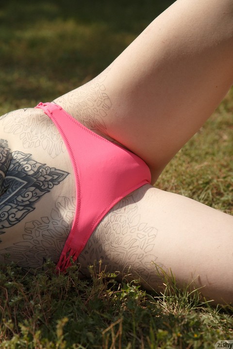 Inked girlfriend Kelly Lamprin exposes her tiny tits and ass in the park