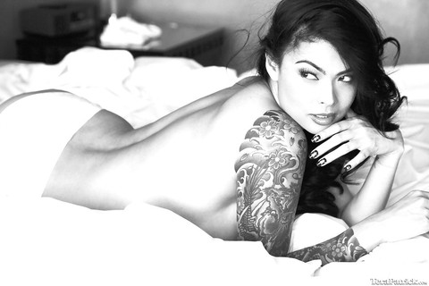 Arousing pornstar Tera Patrick showcasing her gorgeous curves | Фото 8