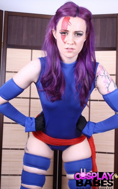 Solo girl Vellocet fingers her horny vagina attired in a cosplay outfit | Фото 1