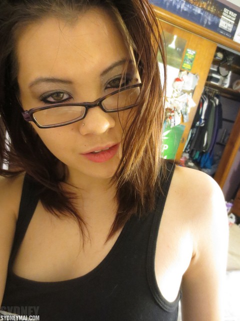 Nerdy Jap amateur Sydney Mai taking self shots of her exposed titties | Фото 7