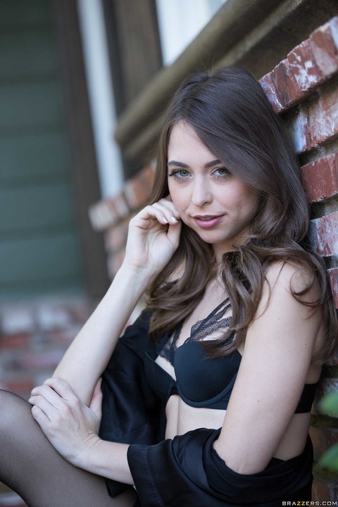 Gorgeous brunette Riley Reid poses in lingerie and plays with her pussy | Фото 15