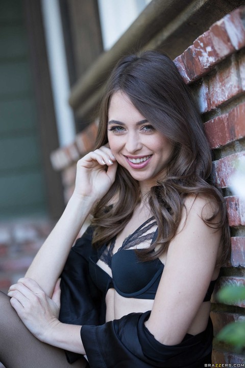 Gorgeous brunette Riley Reid poses in lingerie and plays with her pussy | Фото 16