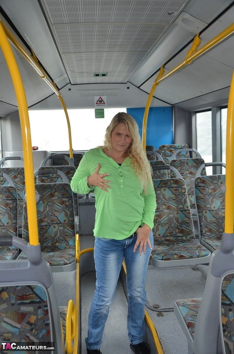 Blonde amateur Sweet Susi strips to her socks on a public bus | Фото 3