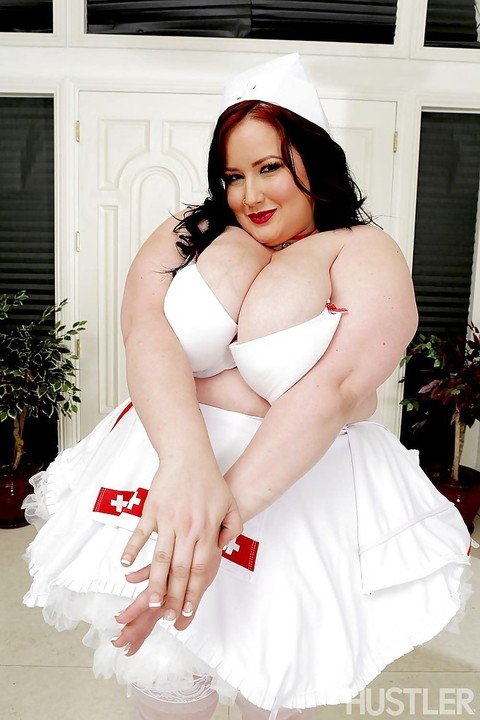 SSBBW Eliza nurse posing in heels and naughty nurse uniform | Фото 5