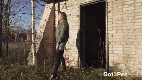 Caucasian female hikes up her skirt before pissing by a brick building | Фото 1