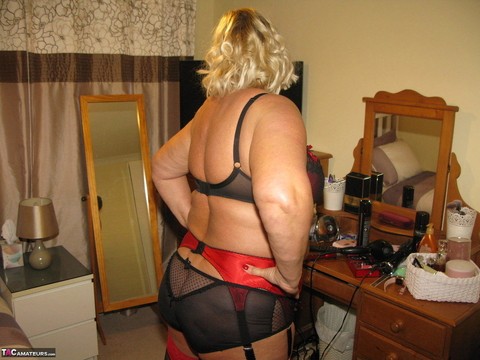 Older blonde fatty Chrissy Uk parts her labia lips on a chair in her bedroom | Фото 7