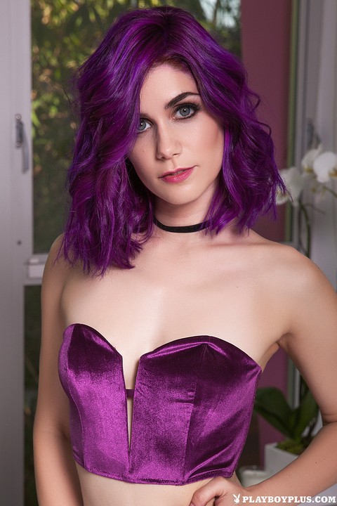 Purple haired babe Lo doffs her undies and flaunts her tiny nipples | Фото 19