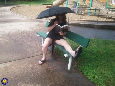 Sweet amateur mom Bunny B flashes her twat on a bench on a rainy day | Фото 2