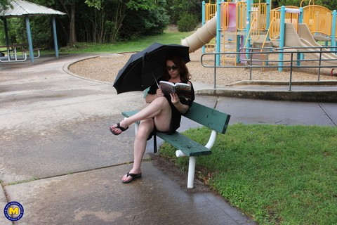 Sweet amateur mom Bunny B flashes her twat on a bench on a rainy day | Фото 7