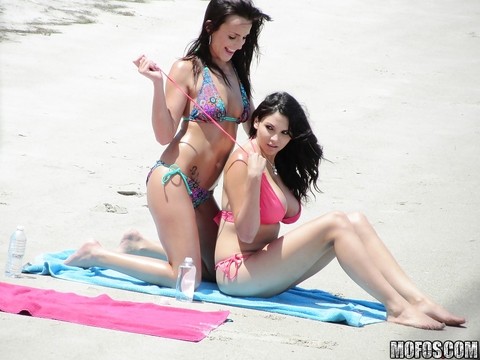 Sassy brunettes get caught on voyeur video having some fun on the beach | Фото 5