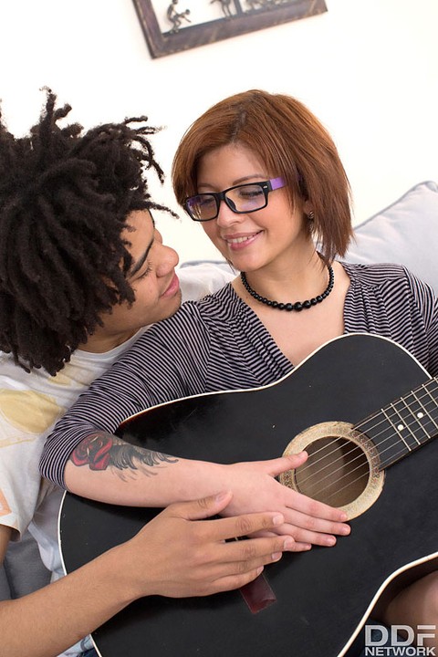 Geeky girl Angelin Jay is seduced and fucked by her guitar teacher | Фото 1