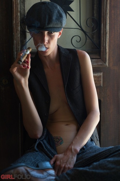 British chick Rebecca Leah smokes a cigar while exposing her boobs in a vest | Фото 9