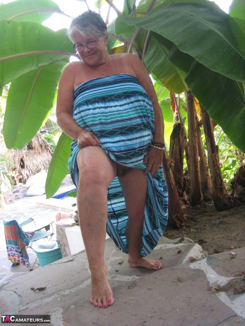 Old woman Girdle Goddess smokes before exposing her fat body on her patio | Фото 11