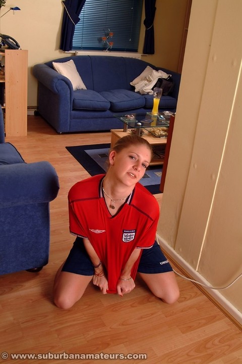 Soccer girl Kerry peels off her uniform & fingers her tight pussy up close | Фото 4