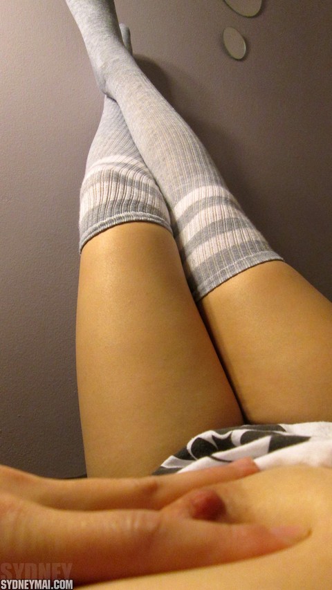 Pierced amateur Sydney Mai in glasses & socks showing cameltoe & nice tits | Фото 8