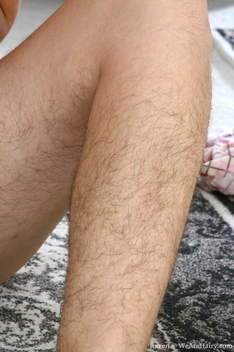 Chubby brunette Raven exposes hairy legs while rubbing her shaggy beaver | Фото 12