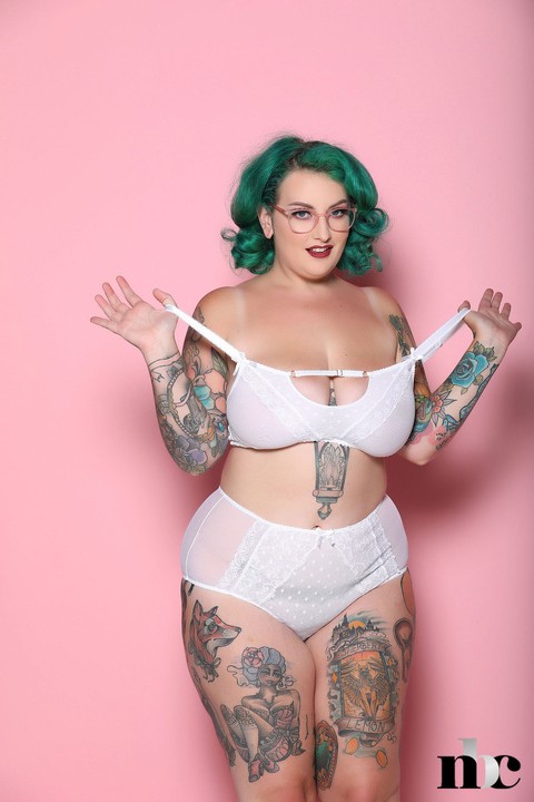 Very beautiful fatty Galda Lou bares her heavily tattooed curvy body | Фото 10