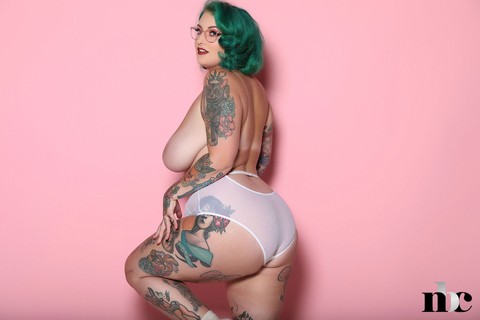 Very beautiful fatty Galda Lou bares her heavily tattooed curvy body | Фото 14