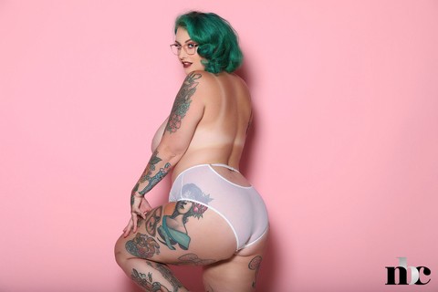 Very beautiful fatty Galda Lou bares her heavily tattooed curvy body | Фото 15