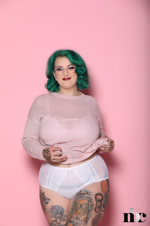 Very beautiful fatty Galda Lou bares her heavily tattooed curvy body | Фото 2