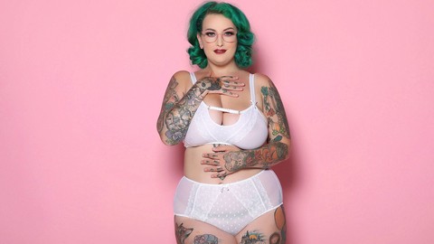 Very beautiful fatty Galda Lou bares her heavily tattooed curvy body | Фото 21