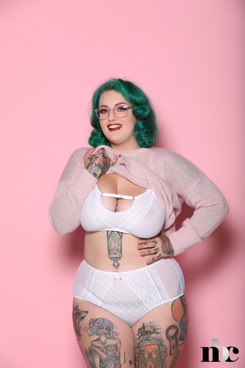 Very beautiful fatty Galda Lou bares her heavily tattooed curvy body | Фото 4