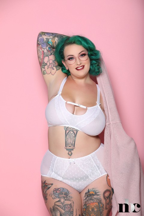 Very beautiful fatty Galda Lou bares her heavily tattooed curvy body