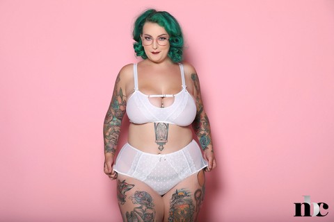 Very beautiful fatty Galda Lou bares her heavily tattooed curvy body | Фото 6