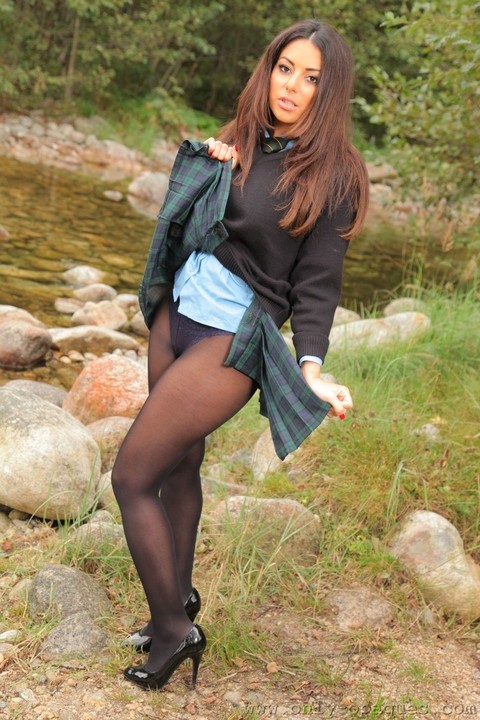 Hot babe in pantyhose Charley S flaunts her sexy big tits by the river | Фото 8