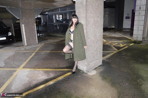 Older brunette Barby Slut flashes in a long coat while in public places | Фото 9