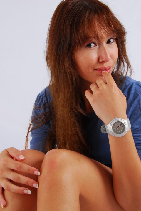 Asian model with red hair poses for a non-nude gig in a Swatch Scuba watch | Фото 5