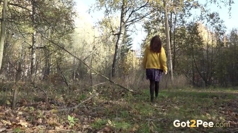 Redheaded girl Alexa pulls down her hose for a piss by a building in the woods | Фото 15