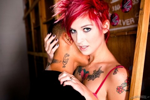 Tattooed punk Kleio Valentien takes it up the ass with her hair dyed pink | Фото 5