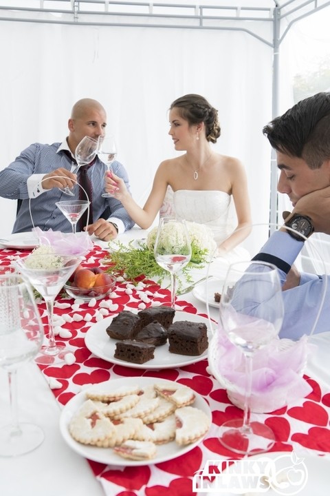 Gorgeous slender bride Cindy Shine bangs the best man while drunk hubby sleeps | Фото 3