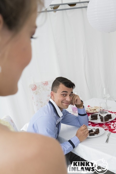 Gorgeous slender bride Cindy Shine bangs the best man while drunk hubby sleeps | Фото 4