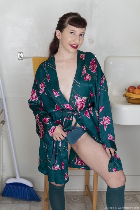 Brunette amateur with small tits Calliope doffs her robe and fingers her bush | Фото 3