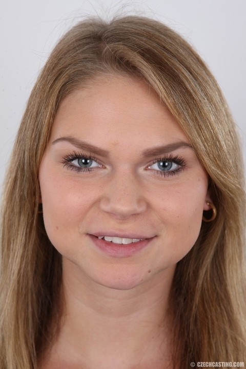 Appealing young amateur Dominika posing in various stages of undress | Фото 1
