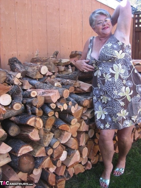 Brazen older granny strips off by the wood pile to show off BBW tits & big ass | Фото 2