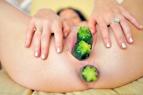 Attractive black haired babe Lilith sticks vegetables in her love holes | Фото 18